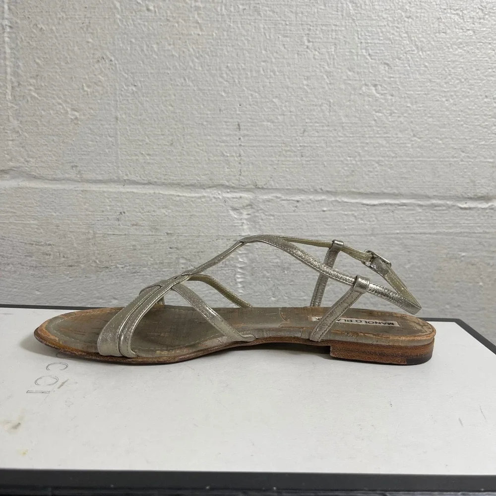 Manolo Blahnik Metallic Strappy Flat Sandals Ankle Strap Women's 38.5 EU/7.5 US‎